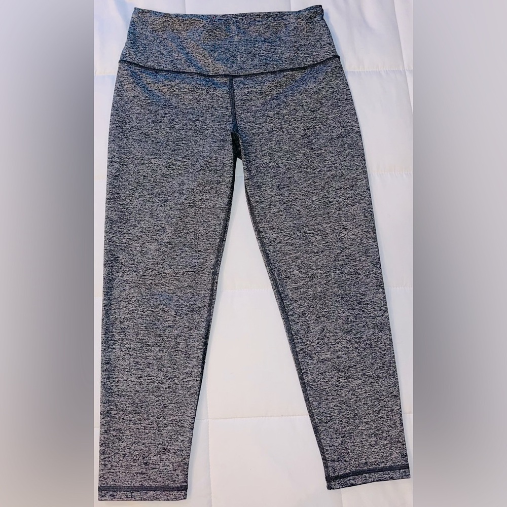 Victoria's Secret Sport, knockout capri style leggings! NWOT!